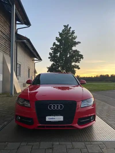 Audi A4 Limousine 2.0 TDI — Berline élégante S-Line, état impeccable — side view