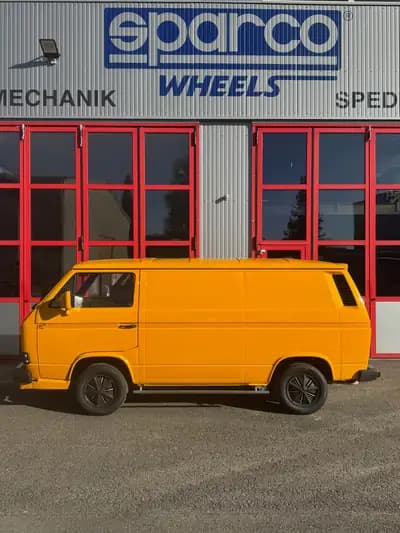 VW T3 Camper Yellow-Pearl — Classique culte des années 1980, diesel économique — dashboard