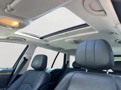 Mercedes-Benz E 320 CDI Avantgarde 4Matic — Break diesel performant, 4x4 intégral, expertise 2025 — interior