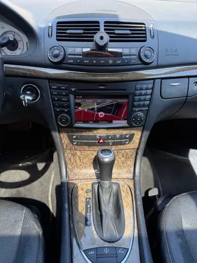 Mercedes-Benz E 320 CDI Avantgarde 4Matic — Break diesel performant, 4x4 intégral, expertise 2025 — dashboard