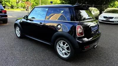MINI Cabrio Cooper S — Cabriolet sportif emblématique, 175 ch et design iconique — dashboard