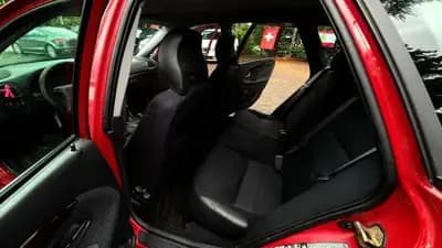 Volvo V40 2.0T — Break dynamique des années 2000, moteur turbo fiable — Miniatura 8