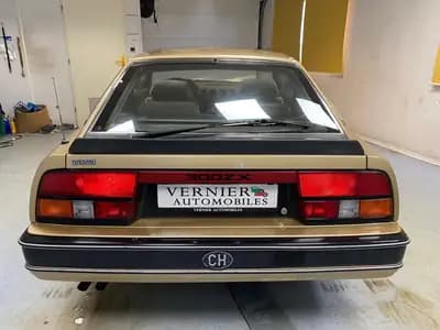 Nissan 300 ZX T — Coupé sportif des années 80, moteur 3.0L turbo et bas kilométrage — interni