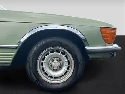 Mercedes-Benz SLC 350 — Coupé sportif de légende, véhicule vétéran suisse certifié — Miniatur 9