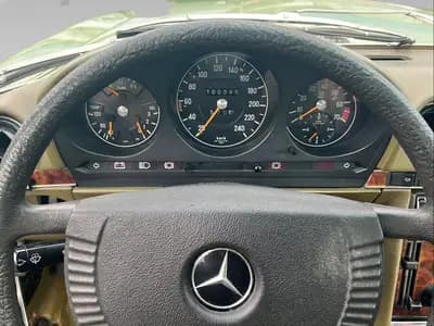 Mercedes-Benz SLC 350 — Coupé sportif de légende, véhicule vétéran suisse certifié — Miniatur 12