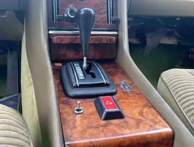 Mercedes-Benz SLC 350 — Coupé sportif de légende, véhicule vétéran suisse certifié — Miniatur 15