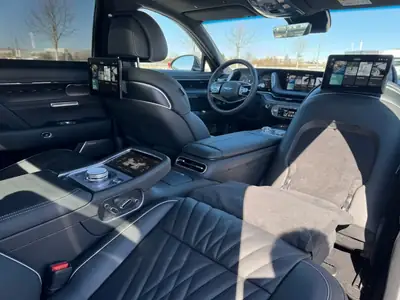 Genesis G90 — arrière