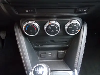 Mazda Mazda2 — Miniature 11