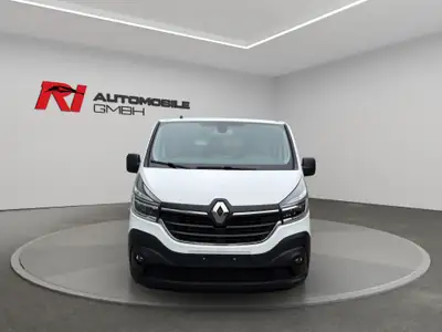 Renault Trafic — rear view
