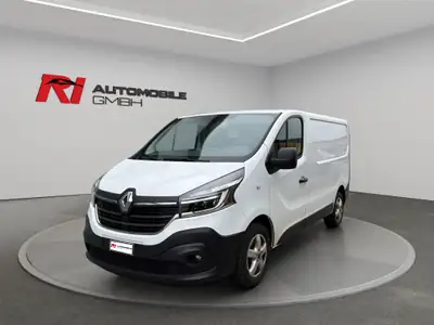 Renault Trafic — side view