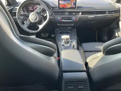 Audi RS4 Avant — Miniature 7