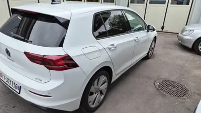 Volkswagen Golf eTSI — côté