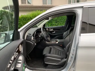 Mercedes-Benz GLC 300e 4-Matic Plug-in-Hybrid — interior