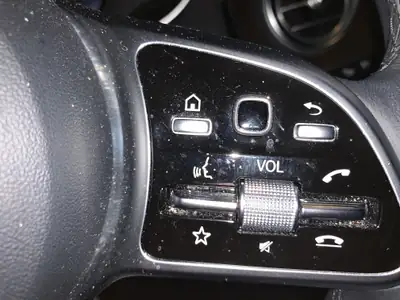 Mercedes-Benz GLC 300e 4-Matic Plug-in-Hybrid — Thumbnail 9