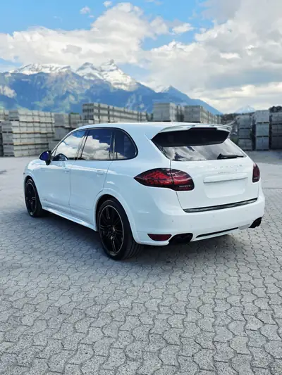 Porsche Cayenne GTS — interior