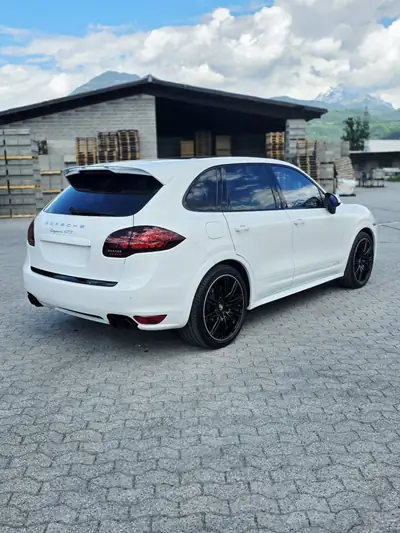 Porsche Cayenne GTS — dashboard