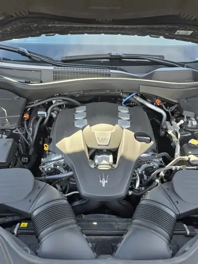Maserati Levante GranSport — Miniature 8