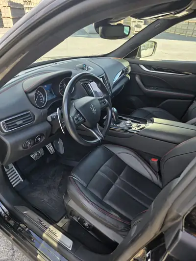 Maserati Levante GranSport — Miniature 11