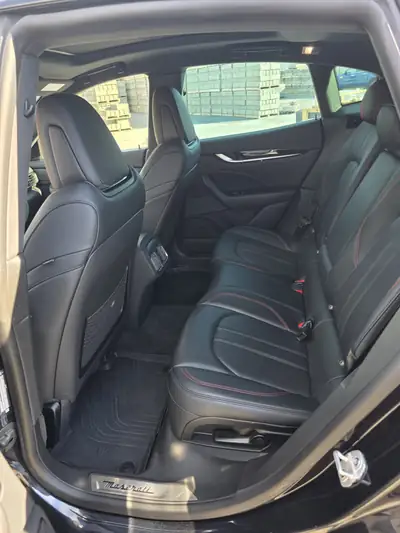 Maserati Levante GranSport — Miniature 12