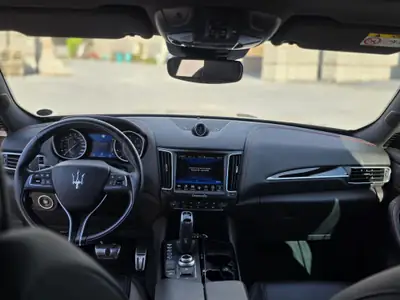 Maserati Levante GranSport — Miniature 13