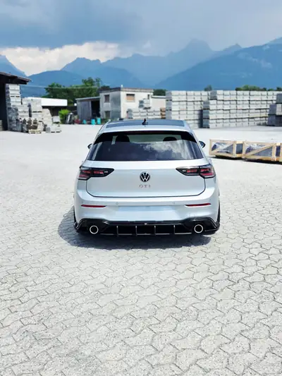 Volkswagen Golf GTI — Miniature 9