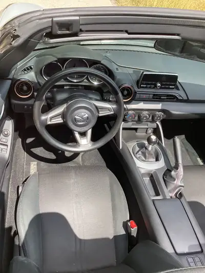 Mazda MX-5 — interni