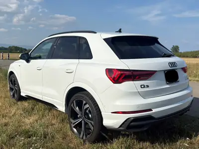 Audi Q3 40 TFSI quattro S line — dashboard