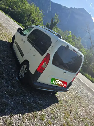 Peugeot Partner — vue extérieure
