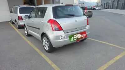 Suzuki Swift — arrière