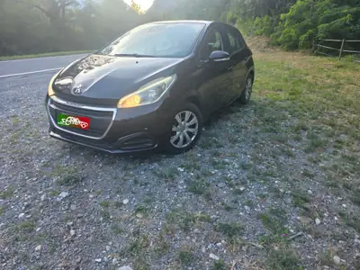 Peugeot 208 — côté