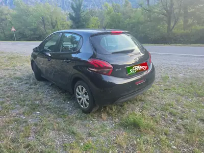 Peugeot 208 — arrière
