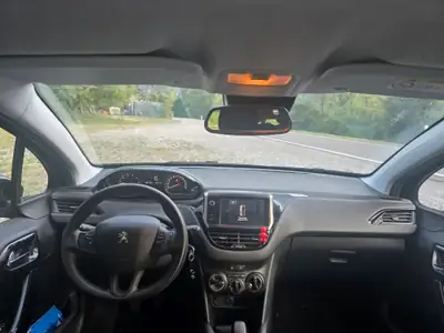 Peugeot 208 — intérieur