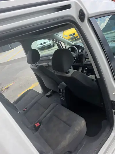Volkswagen Caddy — Miniature 8