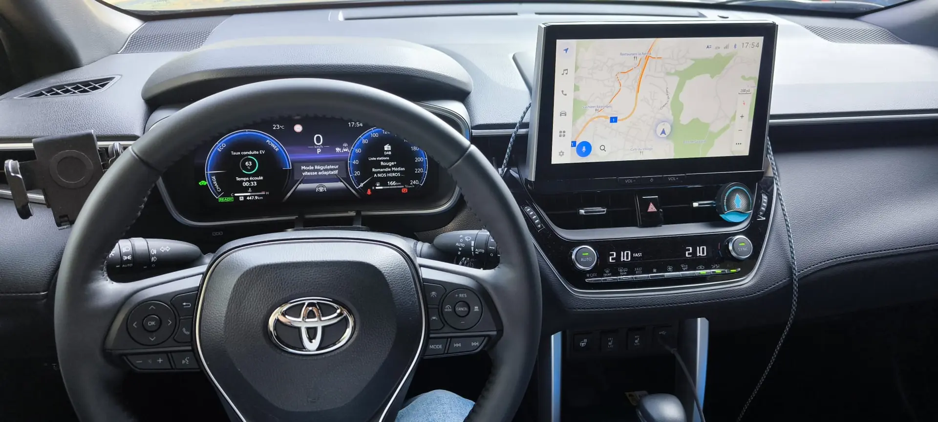 Toyota Corolla Cross 2.0 Hybride 197 ch Trend (2025, 18 000 km)
