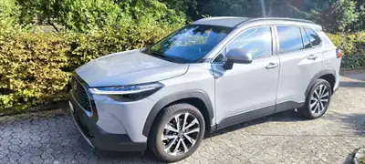 Toyota Corolla Cross 2.0 Hybride 197 ch Trend (2025, 18 000 km)  — côté