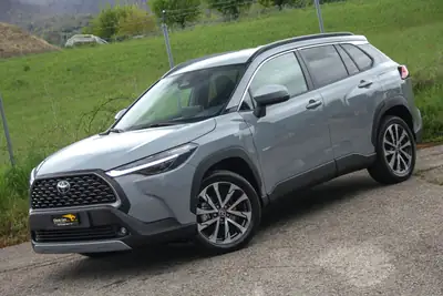 Toyota Corolla Cross 2.0 Hybride 197 ch Trend (2025, 18 000 km)  — intérieur