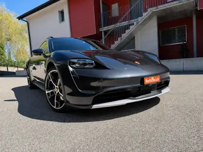 Porsche Taycan 4S Cross Turismo — fianco