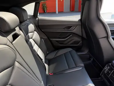Porsche Taycan 4S Cross Turismo — Miniatura 16