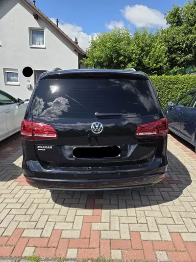 Volkswagen Sharan — side view