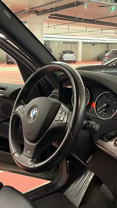 BMW X5 xDrive40d 7platzer — fianco