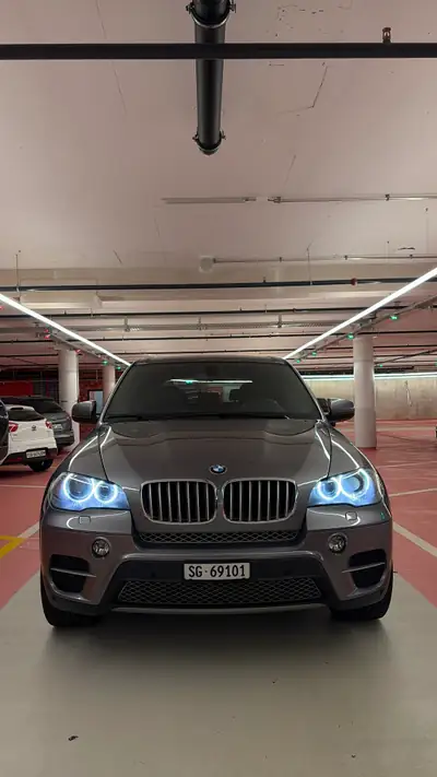 BMW X5 xDrive40d 7platzer — vista posteriore