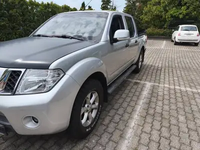 Nissan pik navara 2.5 diesel — exterior view