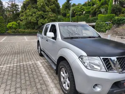 Nissan pik navara 2.5 diesel — side view