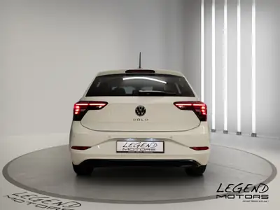 Volkswagen Polo 1.0 TSI Life DSG — rear view