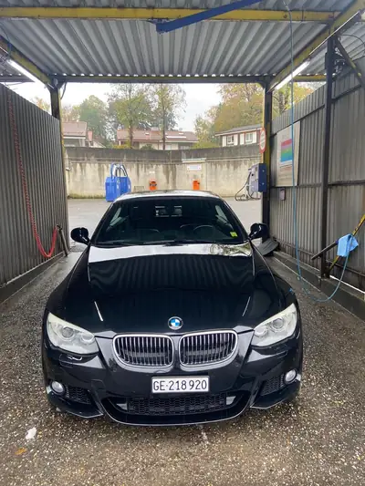 BMW 335i Cabriolet — Élégance sportive et sensations décapotables — côté