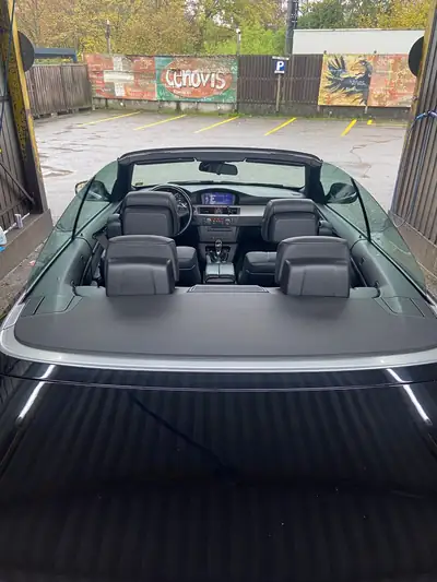 BMW 335i Cabriolet — Élégance sportive et sensations décapotables — arrière
