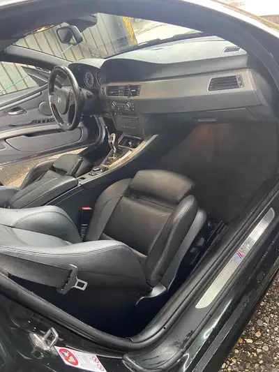 BMW 335i Cabriolet — Élégance sportive et sensations décapotables — détail