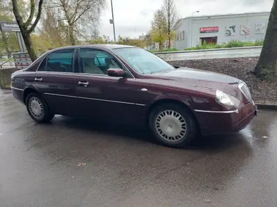Lancia Thesis 3.0 V6 Emblema — Élégance italienne et motorisation généreuse — vista esterna