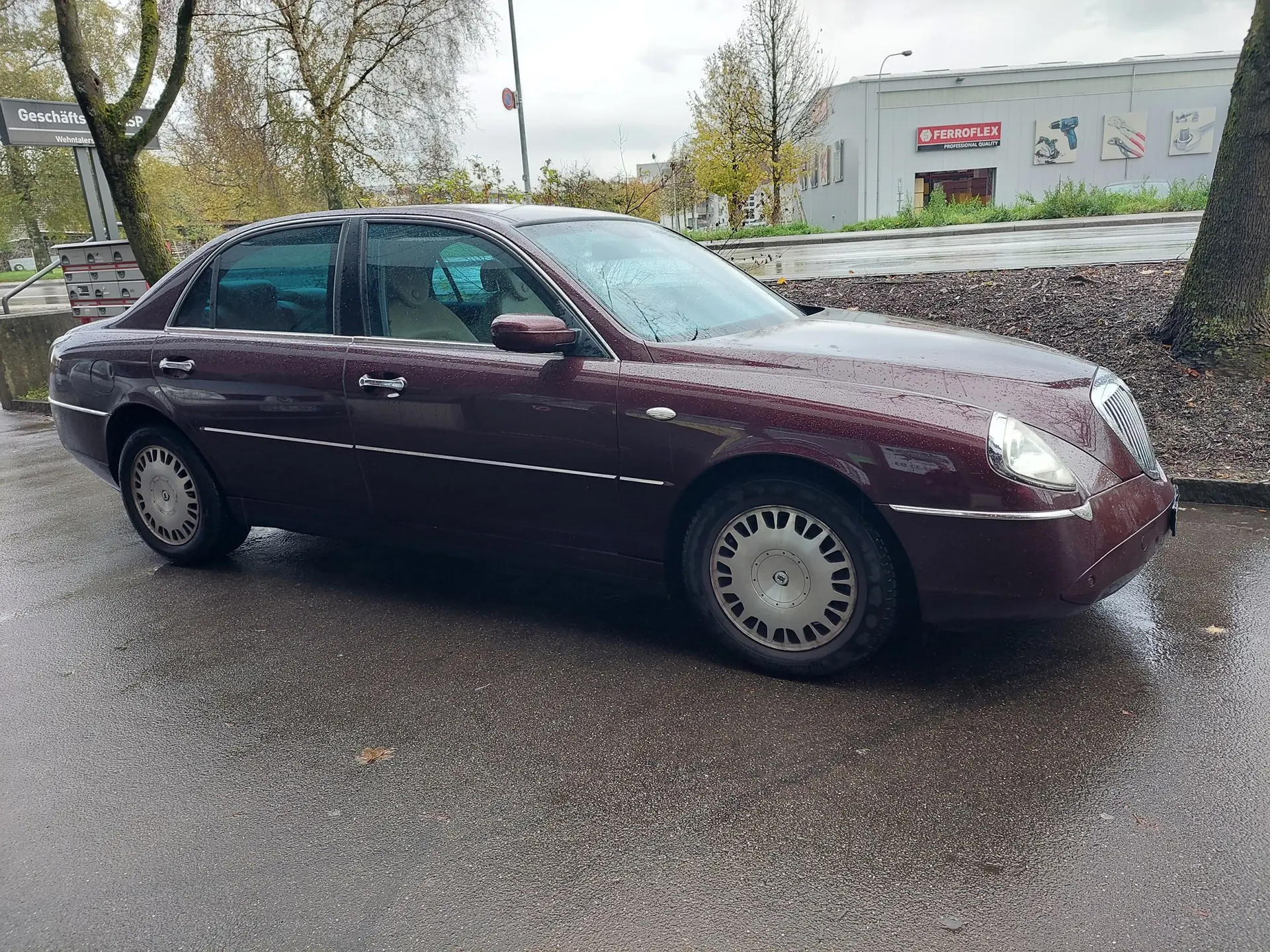 Lancia Thesis 3.0 V6 Emblema — Élégance italienne et motorisation généreuse