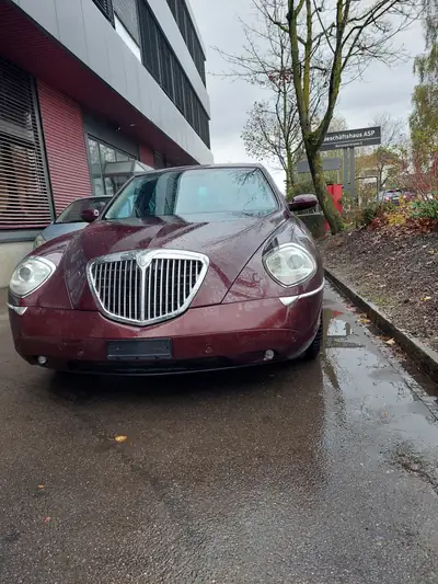 Lancia Thesis 3.0 V6 Emblema — Élégance italienne et motorisation généreuse — cruscotto